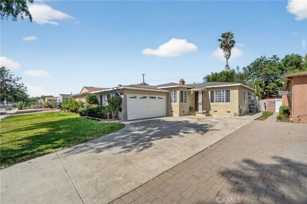 Home with a long driveway at 2517 W Redondo Beach, Gardena